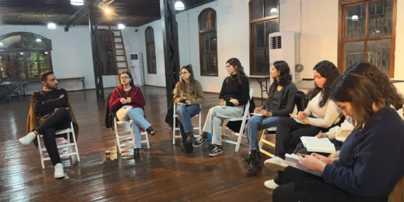 Genç İzmir Kitap Kulübü kapılarını açtı