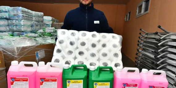 İzmir’de okullara hijyen seti desteği devam ediyor