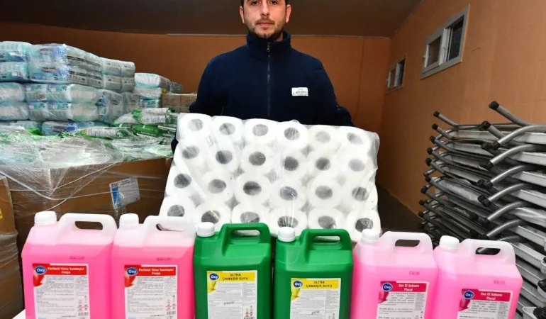 İzmir’de okullara hijyen seti desteği devam ediyor