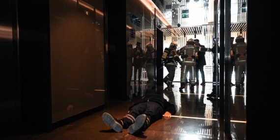 47 katlı binada nefes kesen tatbikat