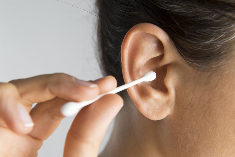 kulak-temizlerken-kulaginiza-zarar-vermeyin-1677858658-118-x750.jpg