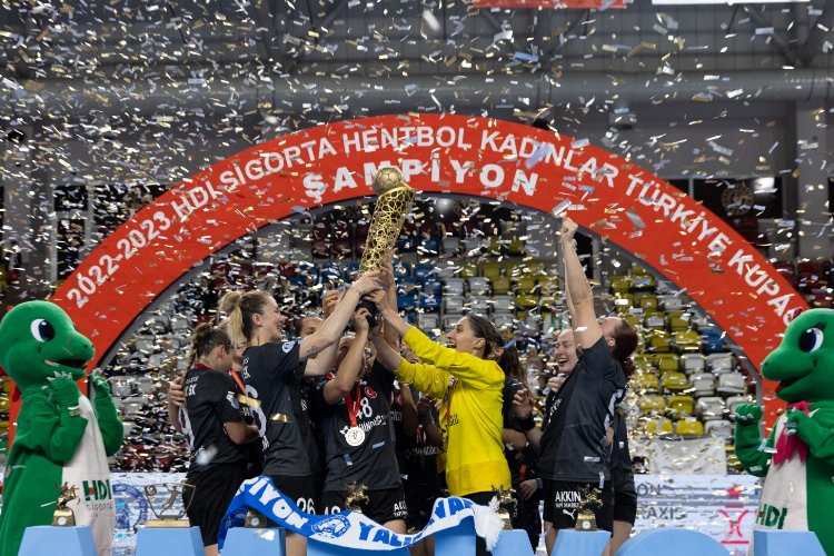 hdi-sigorta-kadinlar-da-sampiyon-yalikavakspor-oldu-1684046165-866-x750.jpg