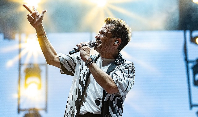 Bursa ve İzmir'de Kenan Doğulu'ya yoğun ilgi