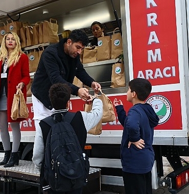 balcova-belediyesinden-okullarda-beslenme-destegi