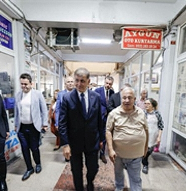 baskan-tugay-6-sanayi-sitesi-esnafiyla-bulustu