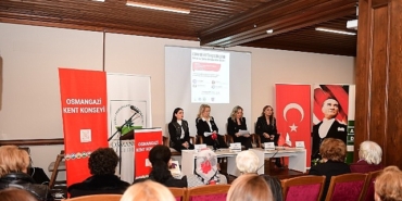 cumhuriyetin-egitimci-ilk-kadin-milletvekilleri-osmangazide-konusuldu