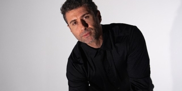 eser-cakarci-sessizligini-ay-sende-mi-ile-bozdu