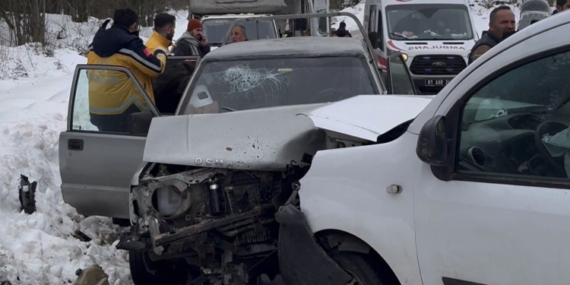 Düzce’de buzlanma kazaya neden oldu: 7 yaralı