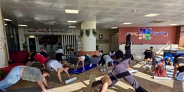 izmirli-gencler-icin-yoga-saati