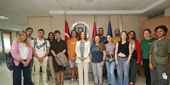 Karşıyakalı öğrencilere uluslararası eğitim desteği