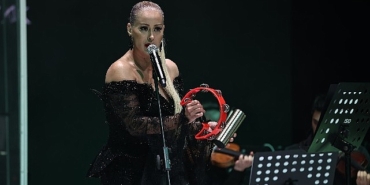 niran-unsal-izmirde-sessizligi-bozdu