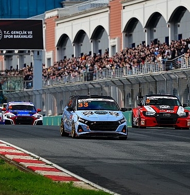 tosfed-istanbul-parkta-yagmur-altinda-son-tango