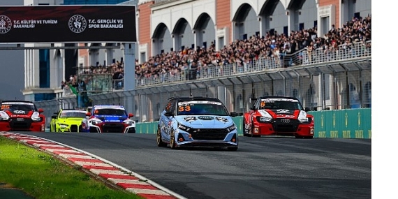 TOSFED İstanbul Park’ta Yağmur Altında Son Tango