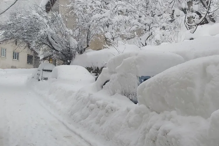 yuksek-kar-ortusundeki-dogu-icin-cig-uyarisi-1740894766-397_large